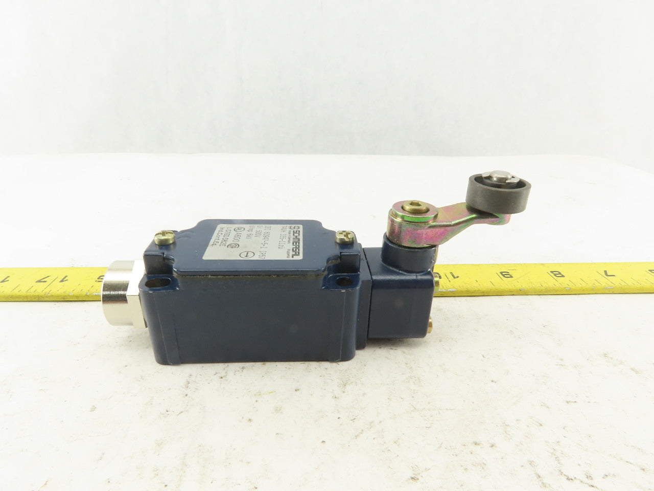 Schmersal T4VH 335-11ZUE 600V 10A Rocker Cam Limit Switch
