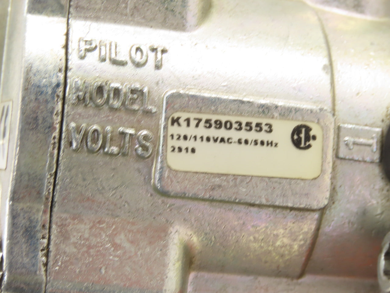 Parker L-215-53-102 Valvair Pneumatic Dual Piloted Valve 120V Override