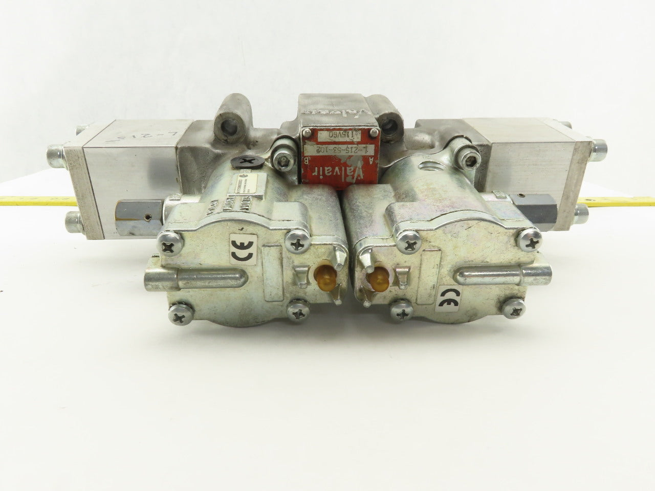 Parker L-215-53-102 Valvair Pneumatic Dual Piloted Valve 120V Override