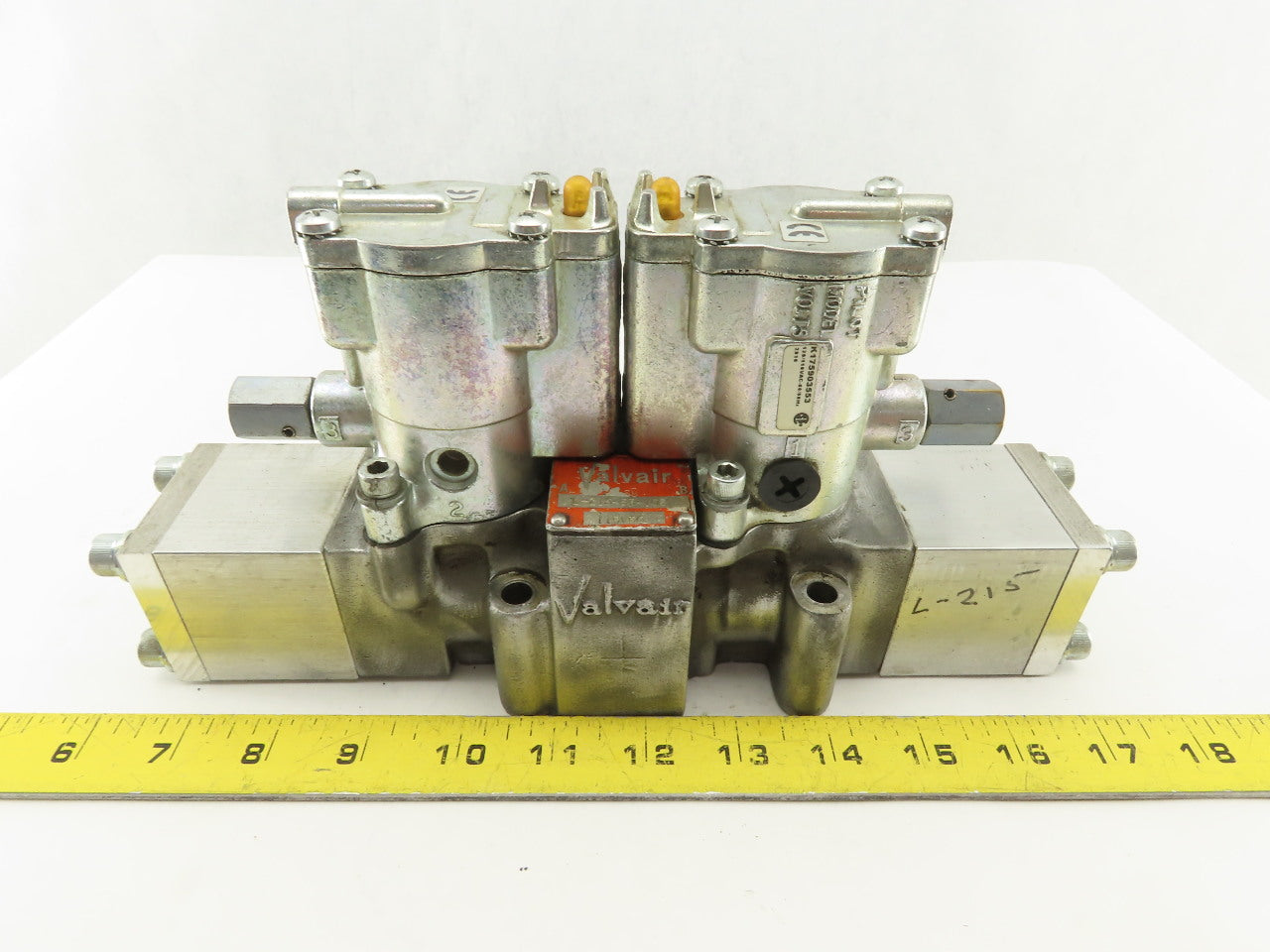 Parker L-215-53-102 Valvair Pneumatic Dual Piloted Valve 120V Override