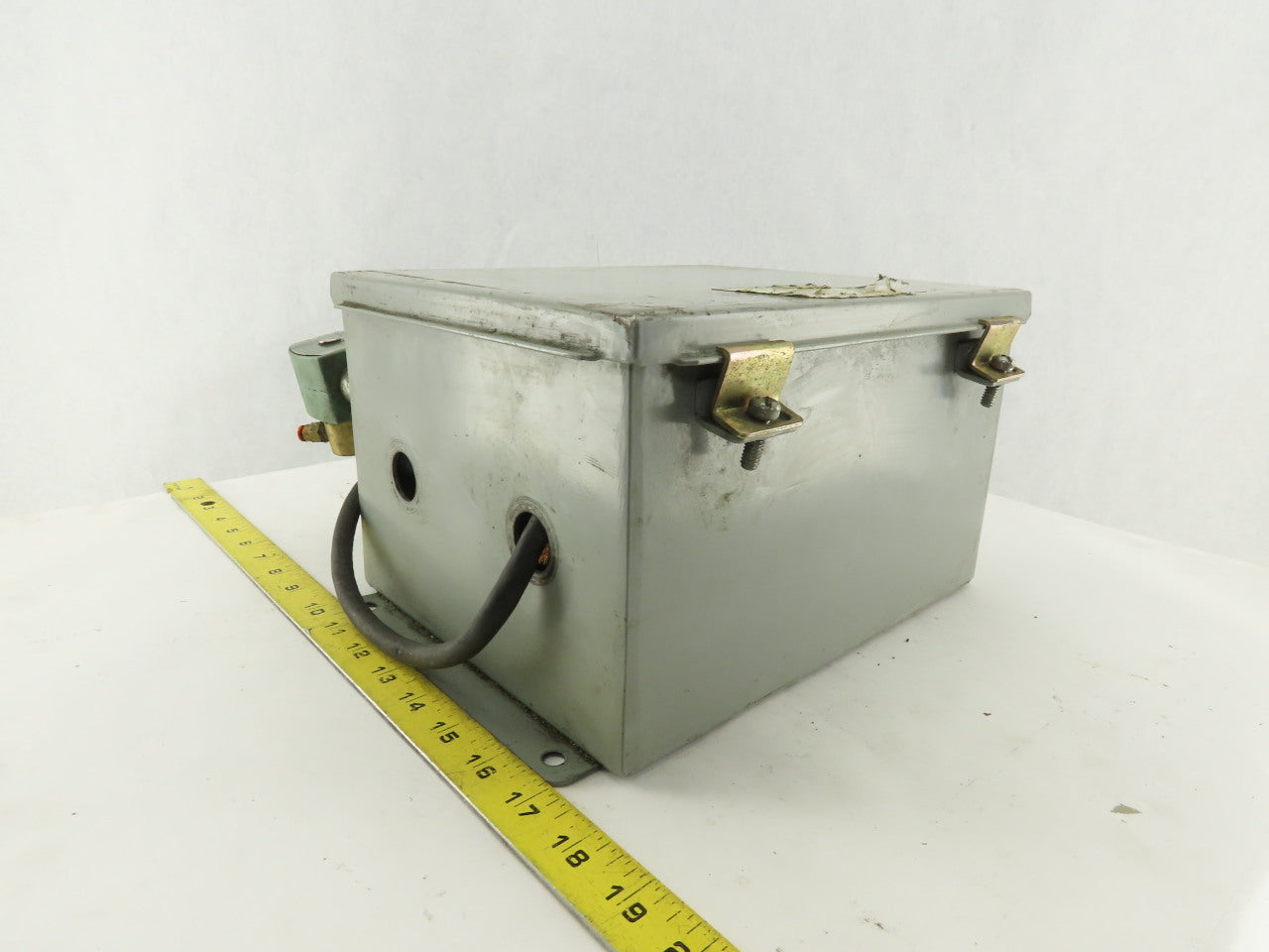 Wiegmann B100806CHWW 10 x 8 x 6" Type 12 Electrical Enclosure J-Box Extras