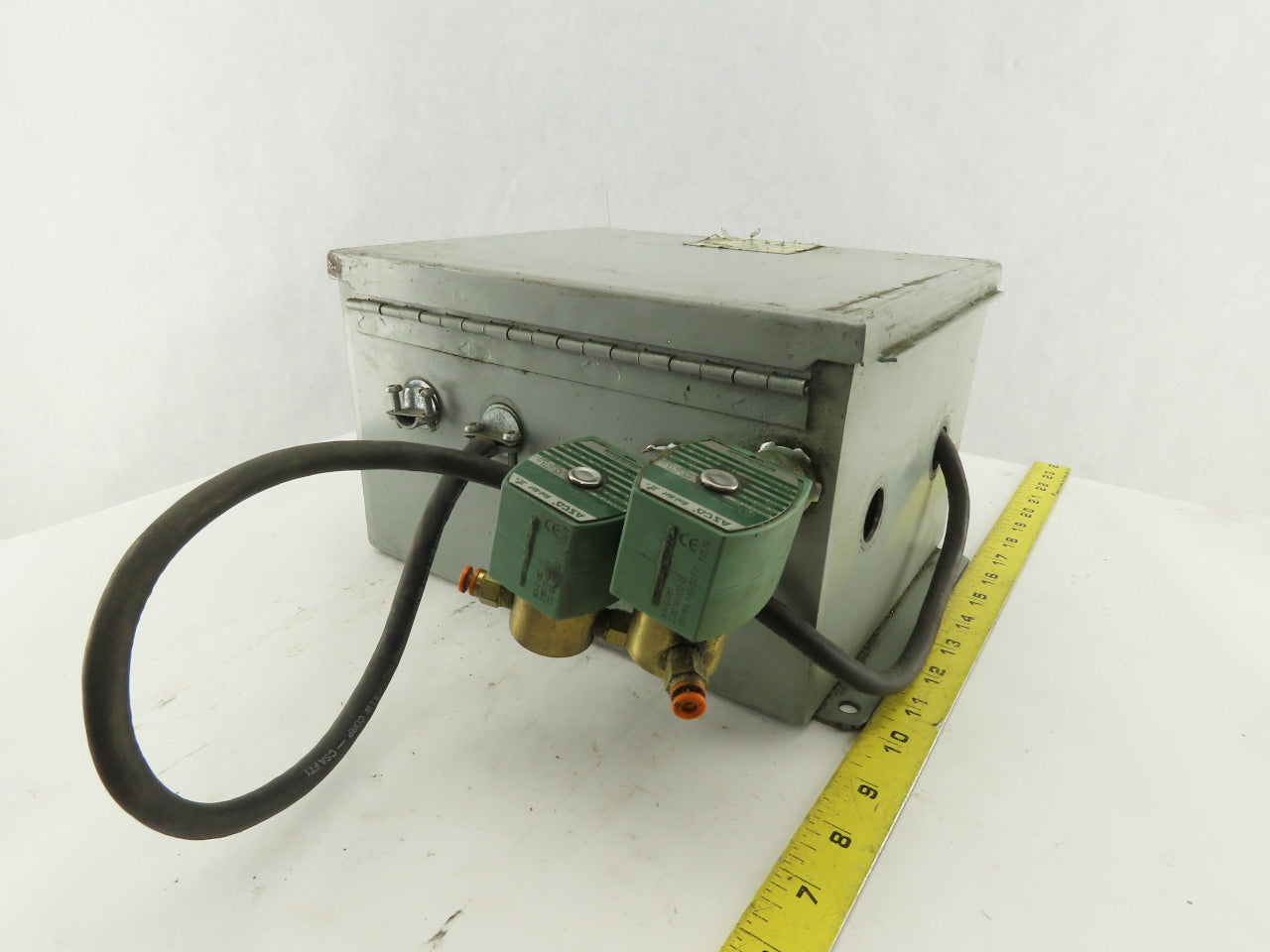 Wiegmann B100806CHWW 10 x 8 x 6" Type 12 Electrical Enclosure J-Box Extras