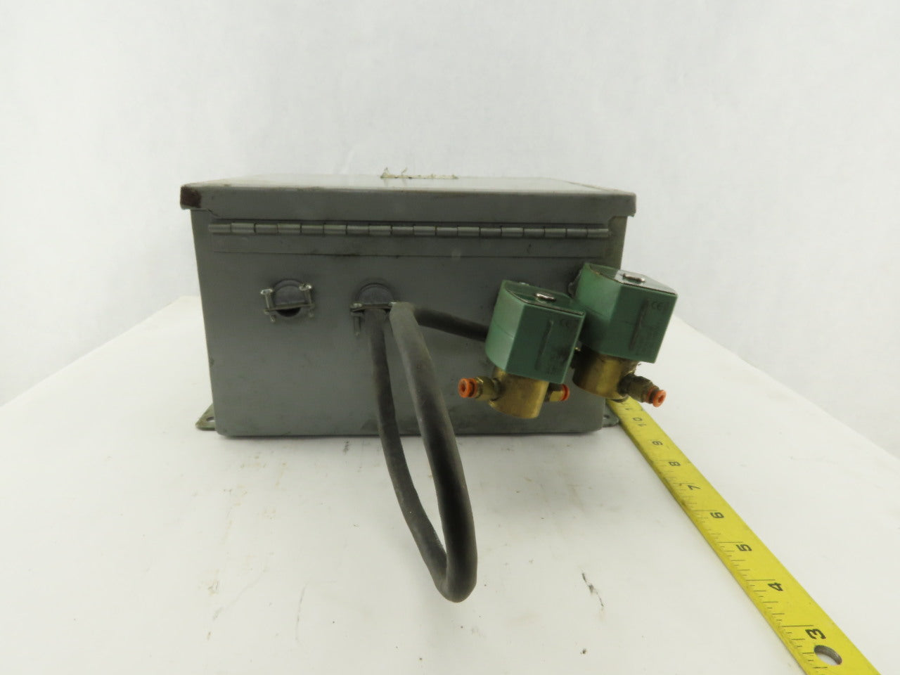 Wiegmann B100806CHWW 10 x 8 x 6" Type 12 Electrical Enclosure J-Box Extras