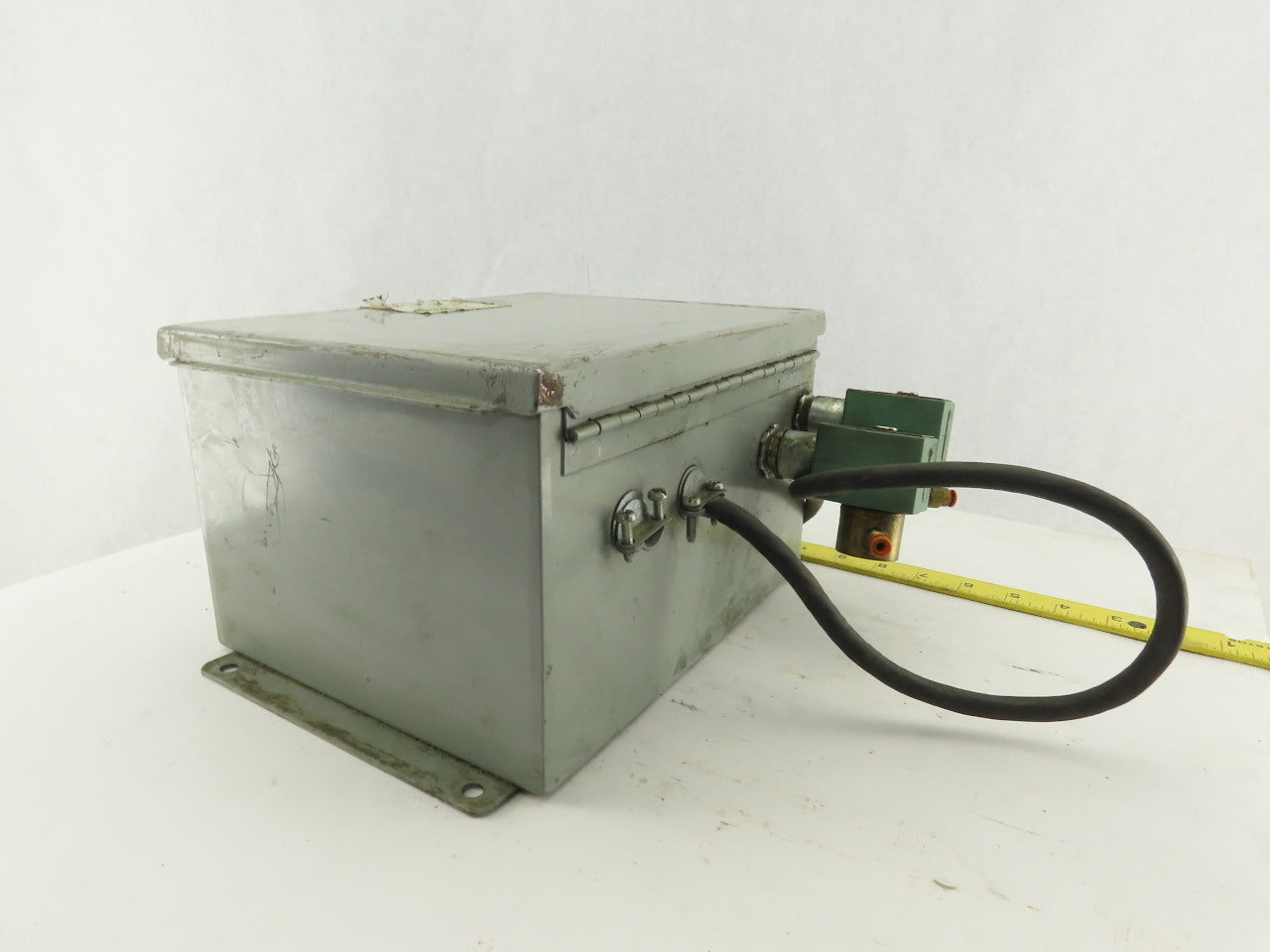 Wiegmann B100806CHWW 10 x 8 x 6" Type 12 Electrical Enclosure J-Box Extras
