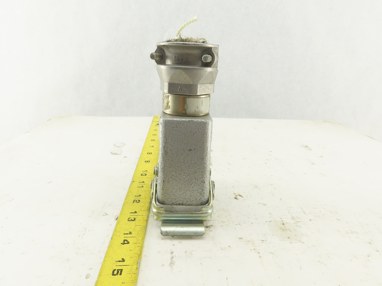 Harting HAN-E10F 10 Pin Female Lever Lock 16A 380V Straight Connector SKV29