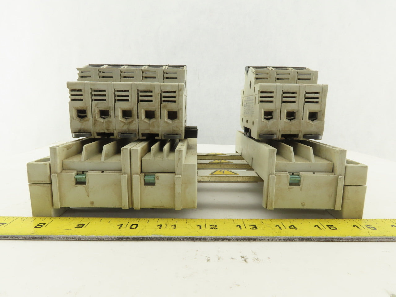 Allen Bradley AES 3x38 8US1 061-5FK08 32A 400/690V 50/60Hz Fuse Holders Bus Bar