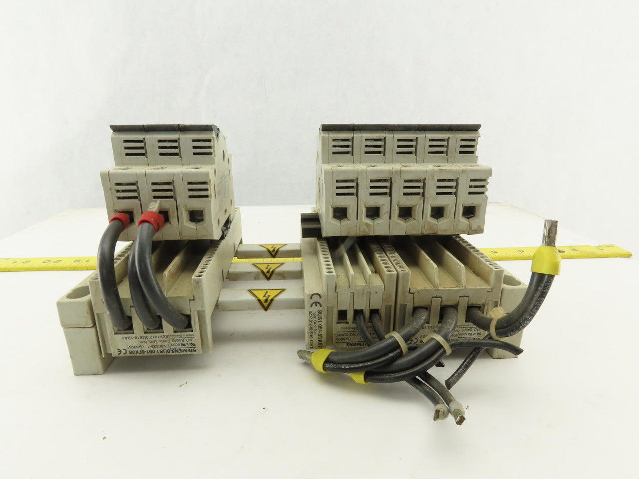 Allen Bradley AES 3x38 8US1 061-5FK08 32A 400/690V 50/60Hz Fuse Holders Bus Bar