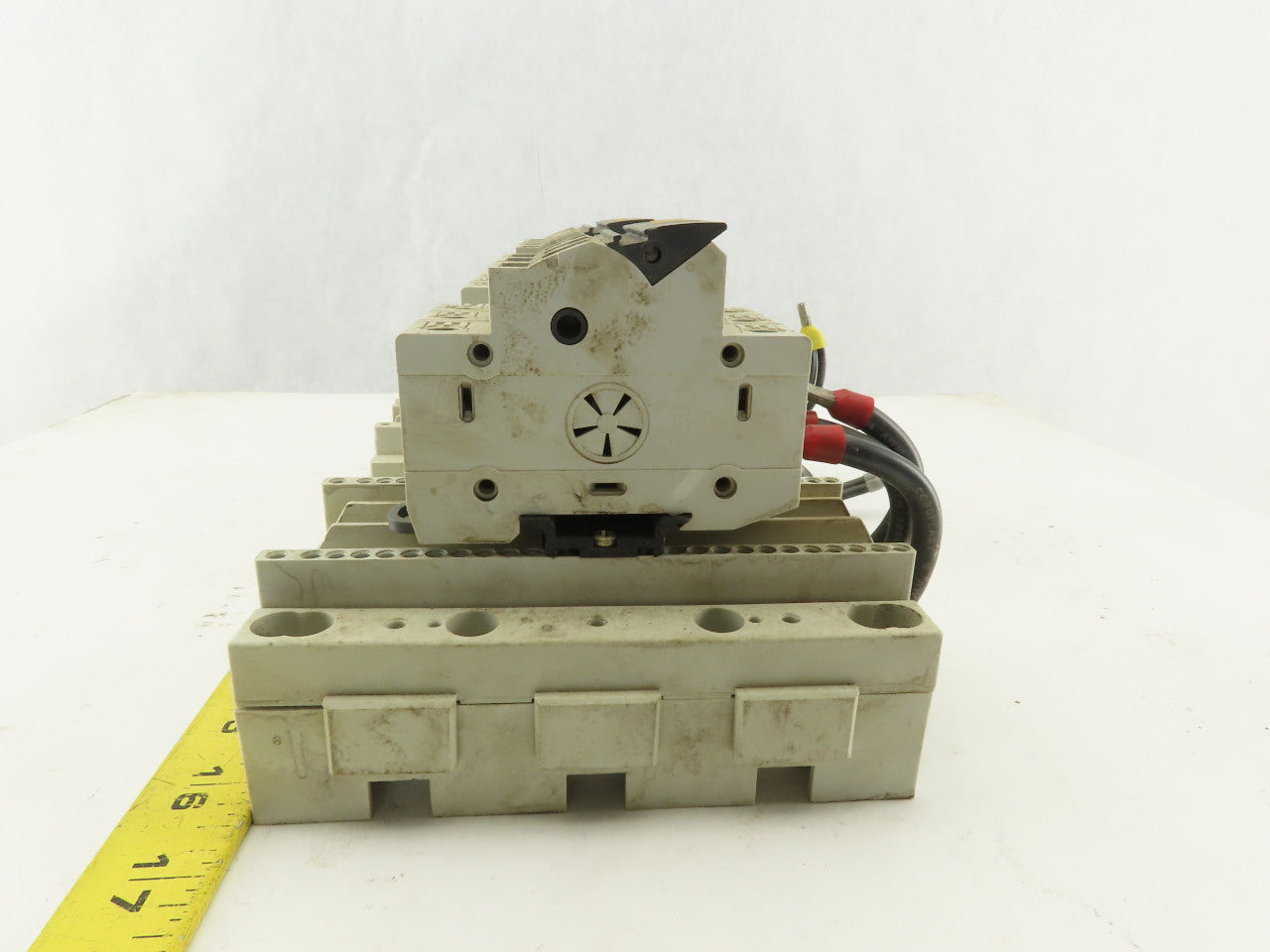 Allen Bradley AES 3x38 8US1 061-5FK08 32A 400/690V 50/60Hz Fuse Holders Bus Bar