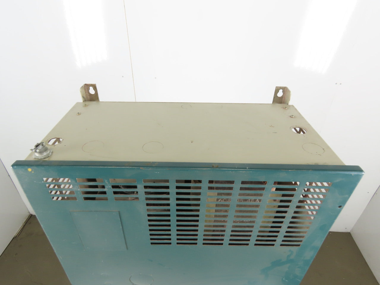 Reliance 1VT4130U 31kVa 30Hp 460 V 39A 50/60Hz 3Ph 6-60Hz Variable Torque Drive