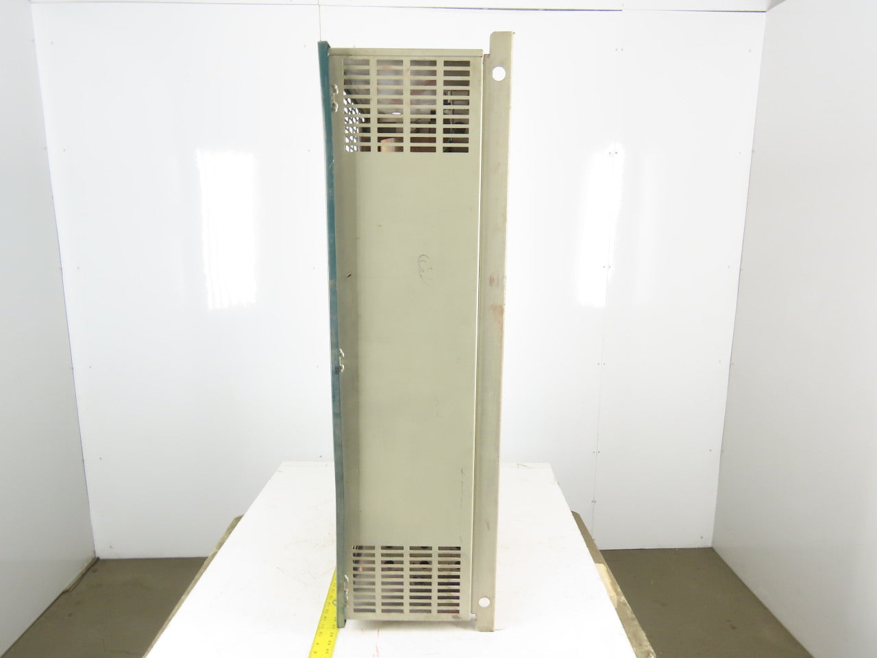 Reliance 1VT4130U 31kVa 30Hp 460 V 39A 50/60Hz 3Ph 6-60Hz Variable Torque Drive