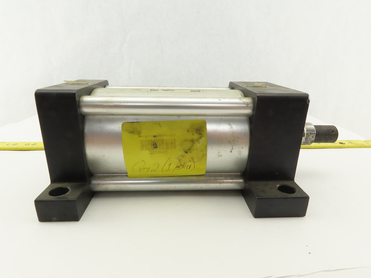 Parker 03.25 C2MAU19A 3-1/4" Bore 4" Stroke 1" Rod Double Acting Air Cylinder