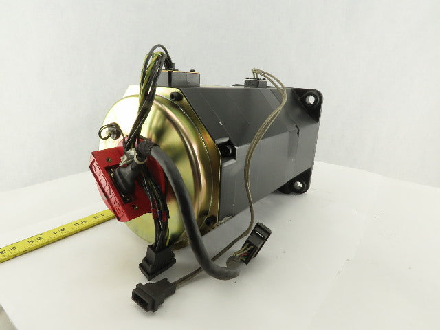 Fanuc A06B-0142-B675 a12/2000 2.1kW 2000RPM 3Ph 186V AC Servo Motor