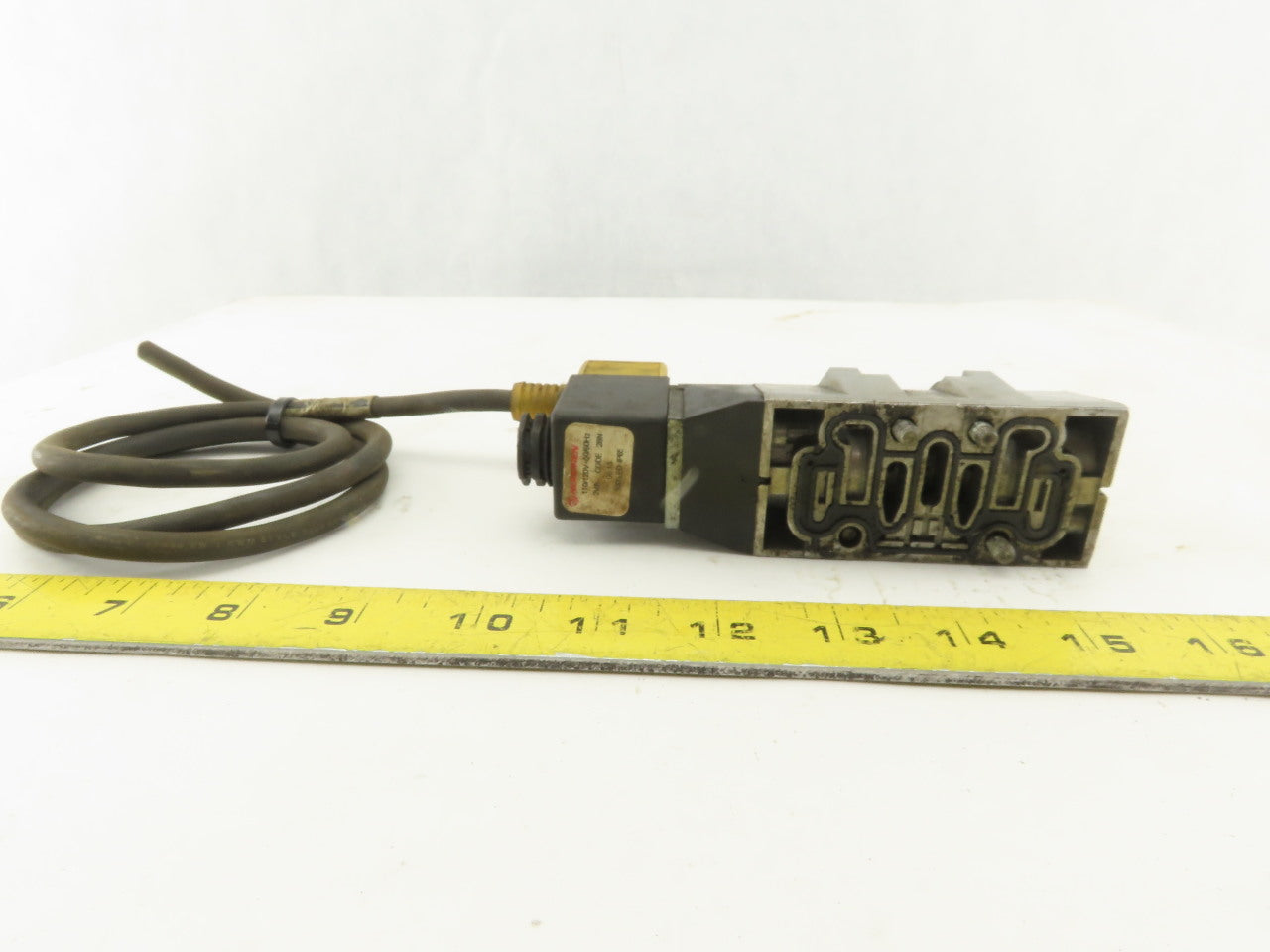 Norgren SXE9573A800028NA Pneumatic Solenoid Valve Body 110/120V Coil