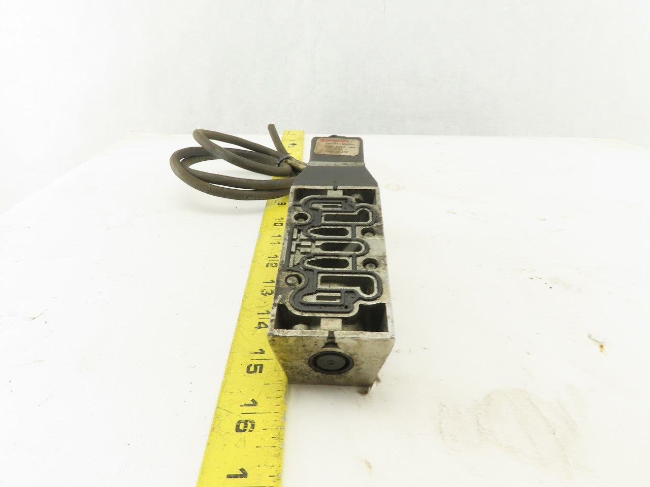 Norgren SXE9573A800028NA Pneumatic Solenoid Valve Body 110/120V Coil