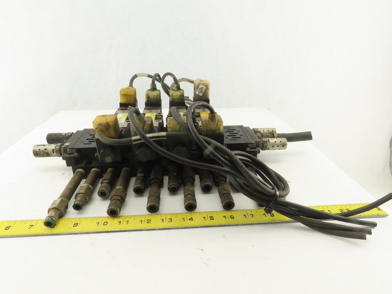 Norgren SXE9673A600028NA 5/3 Position Double Solenoid Valve Bank