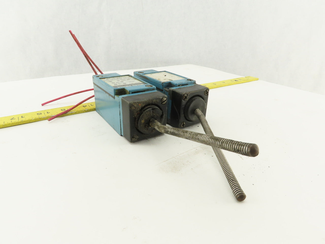 Honeywell LSK3K-8C Micro Switch Heavy Duty Limit Switch Wobble Stick lot of 2