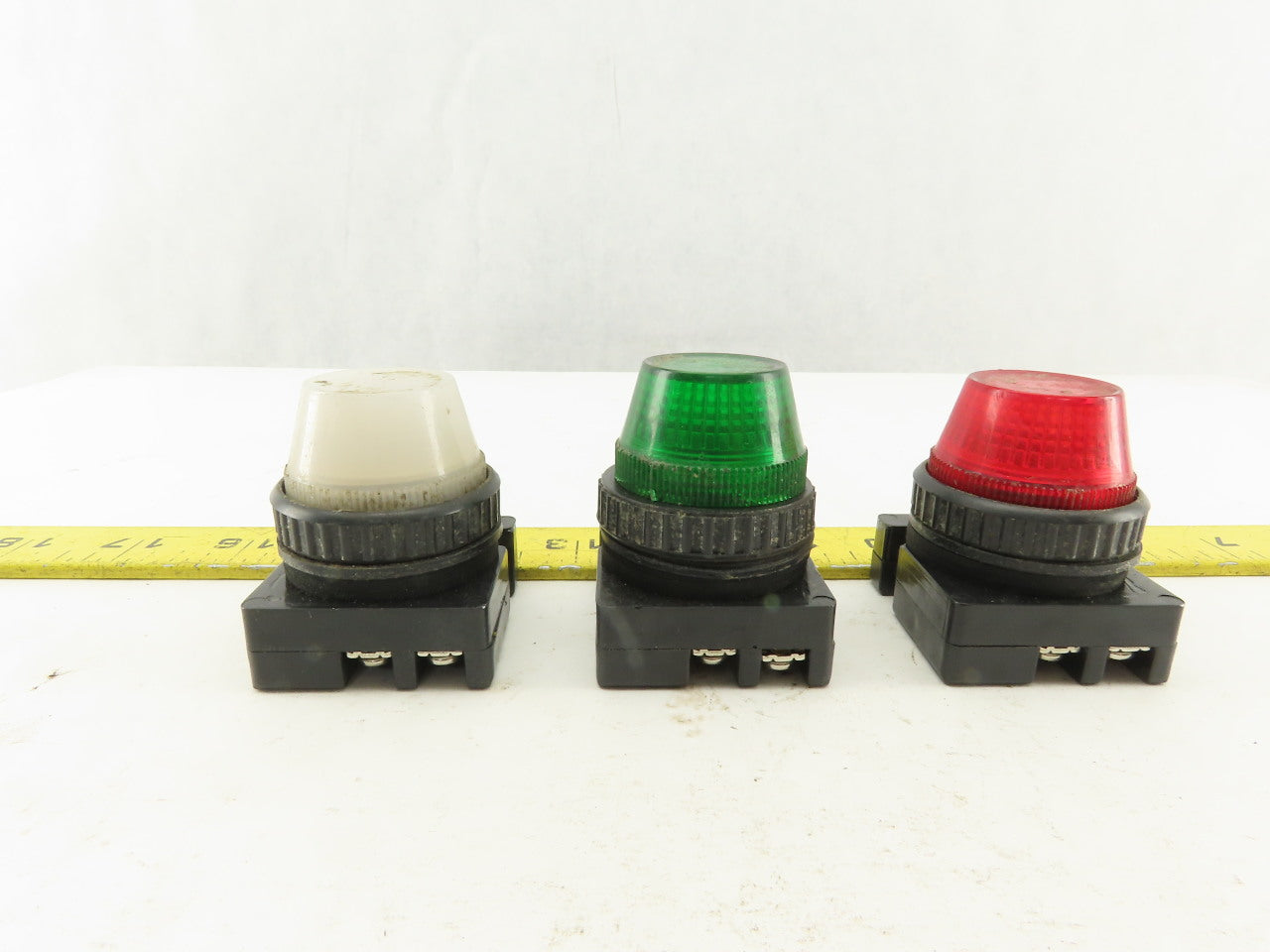 Control Concepts FLVU 120V 3W Red Green White Indicator Pilot Light Lot Of 3