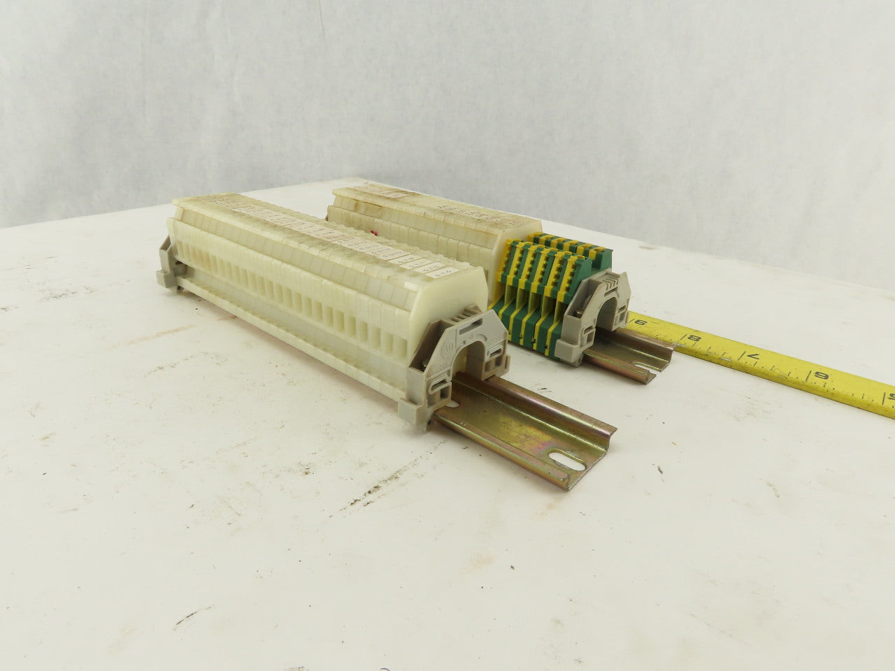 Allen Bradley 1492-HM1 30A 600V Single Pole Wire Terminal Blocks Lot Of 49
