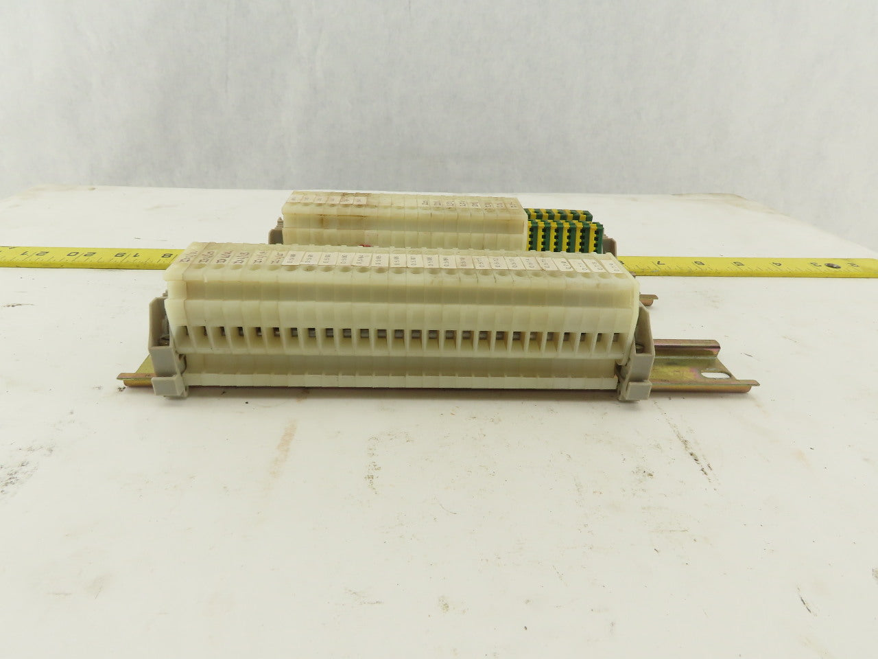 Allen Bradley 1492-HM1 30A 600V Single Pole Wire Terminal Blocks Lot Of 49