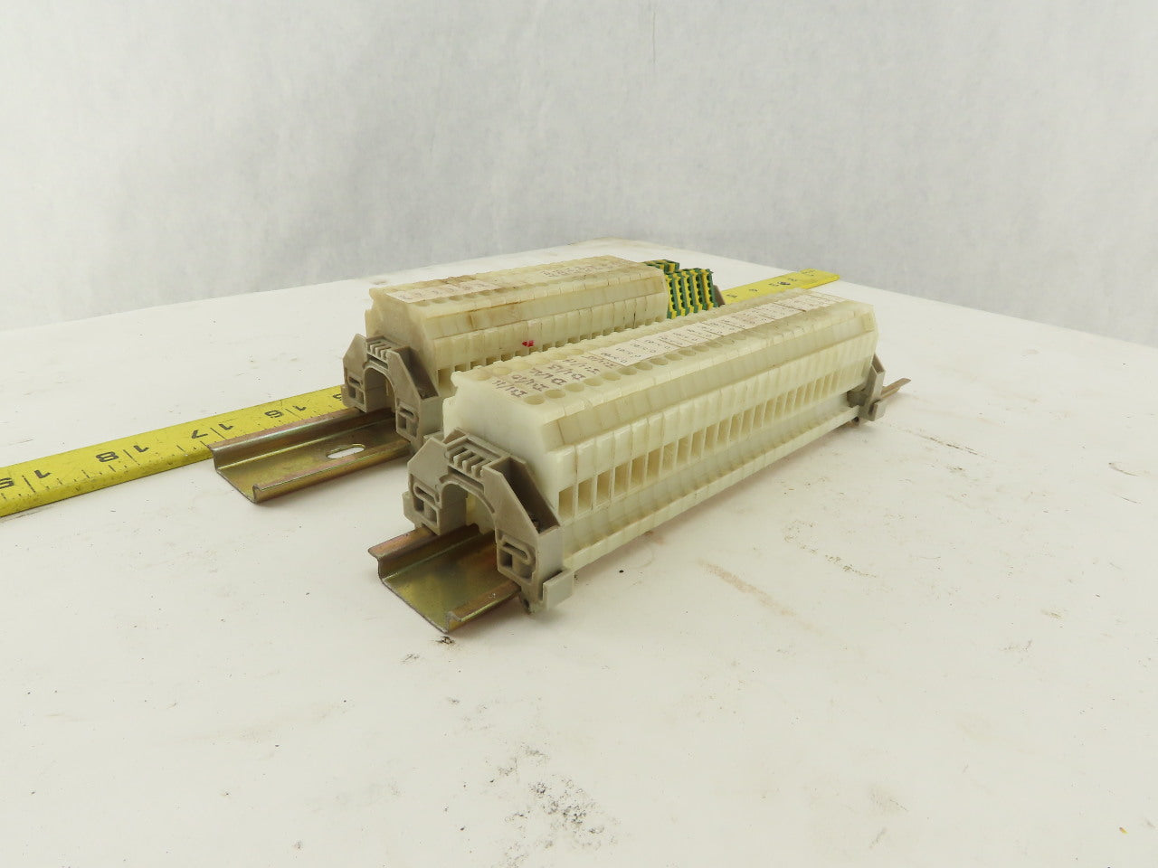 Allen Bradley 1492-HM1 30A 600V Single Pole Wire Terminal Blocks Lot Of 49