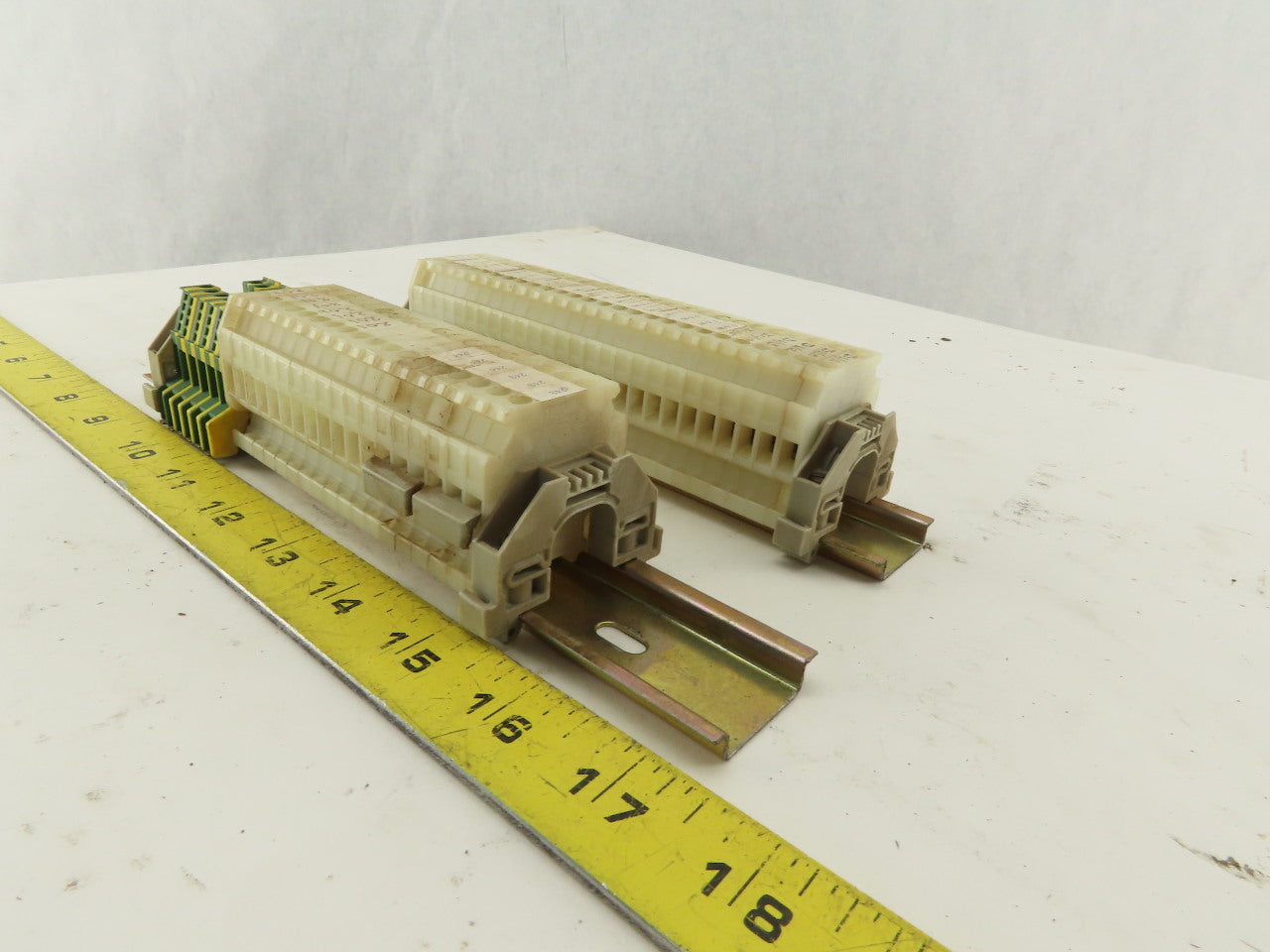 Allen Bradley 1492-HM1 30A 600V Single Pole Wire Terminal Blocks Lot Of 49
