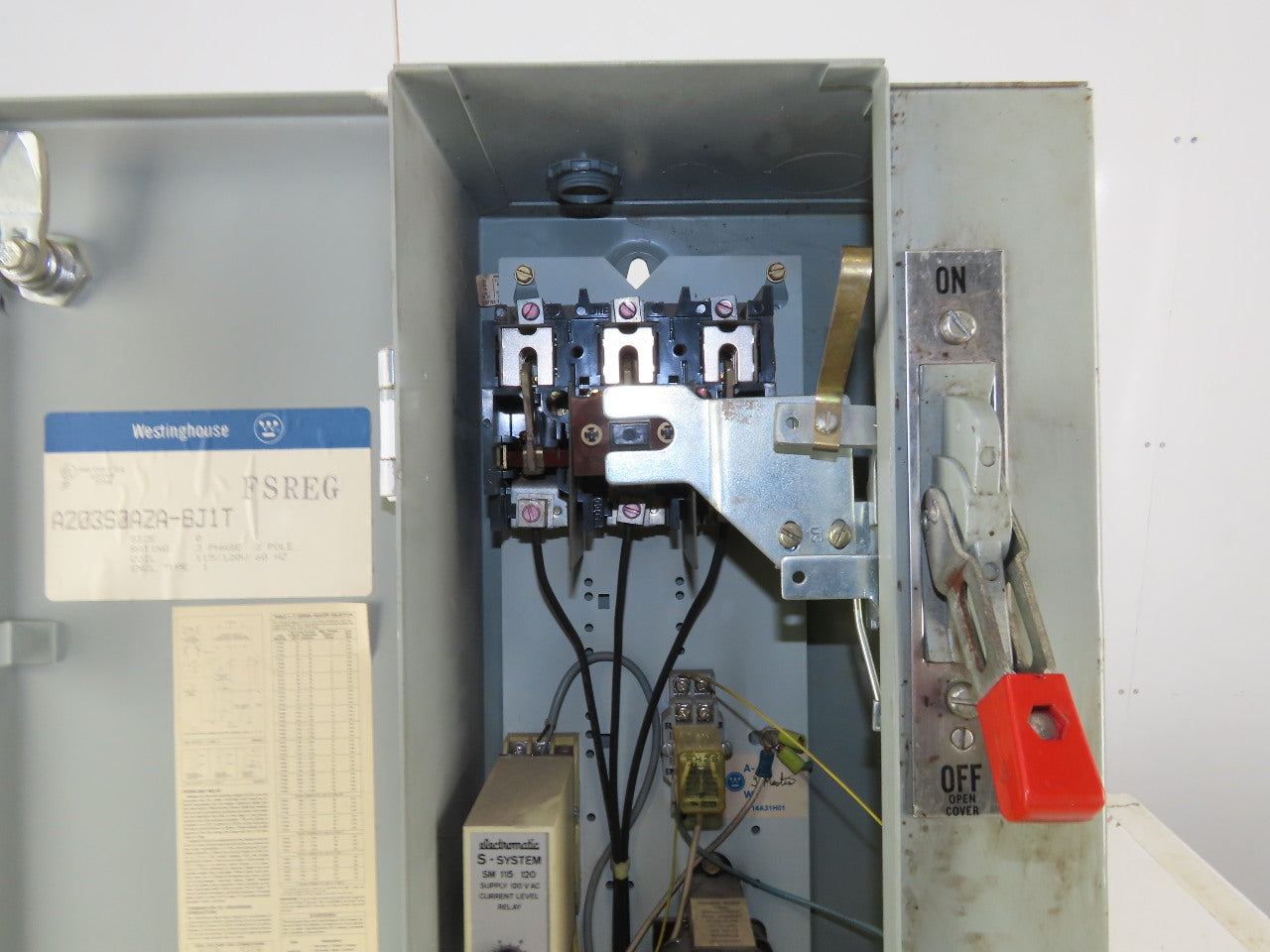 Westinghouse A203S0AZA Size 0 3Ph 600V 5Hp Combination Starter Disconnect 110V