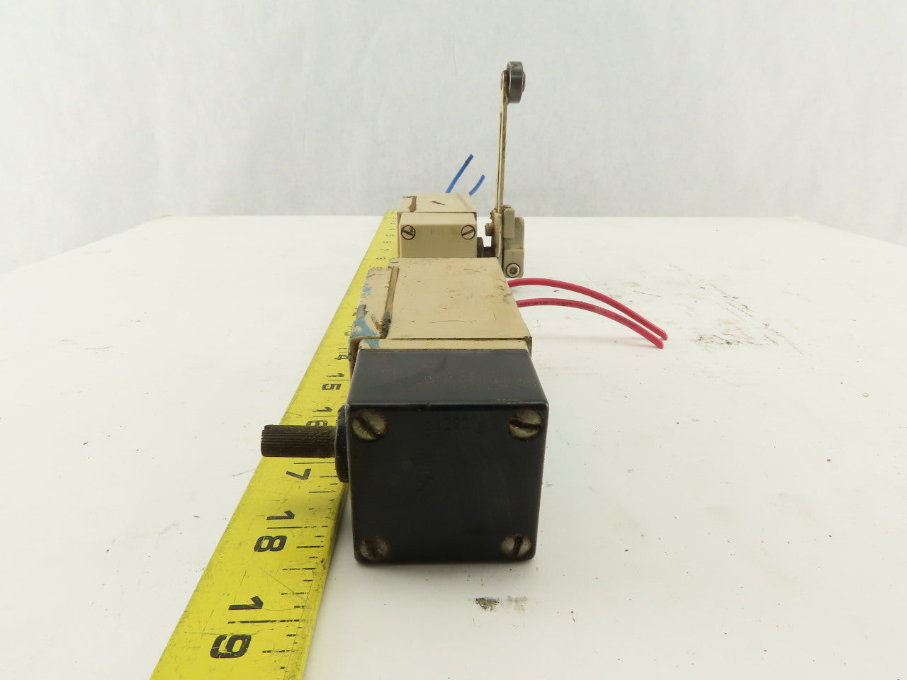 Honeywell LSA3K 600VAC 10A Cam Roller Rocker Micro Limit Switch Lot Of 2