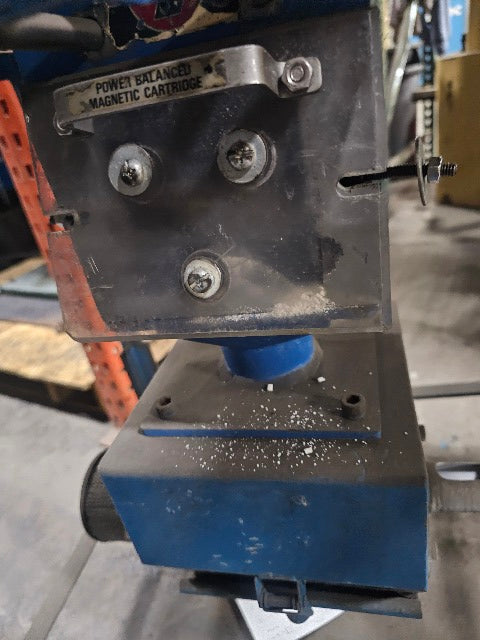 Novatec MD-Hopper 100lb Capacity W/Bunting 53172 Magnetic Drawer Separator