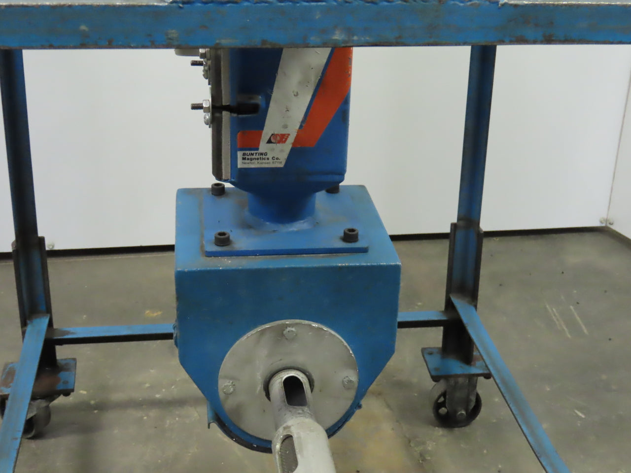 Novatec MD-Hopper 100lb Capacity W/Bunting 53172 Magnetic Drawer Separator