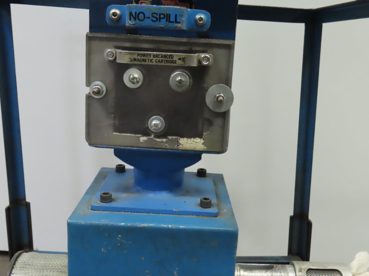 Novatec MD-Hopper 100lb Capacity W/Bunting 53172 Magnetic Drawer Separator