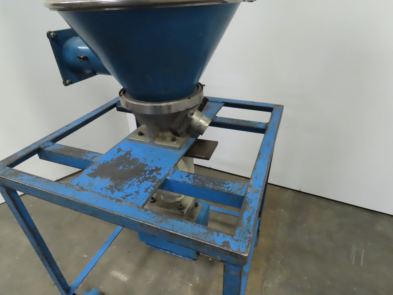 Novatec MD-Hopper 100lb Capacity W/Magnetic Drawer Separator