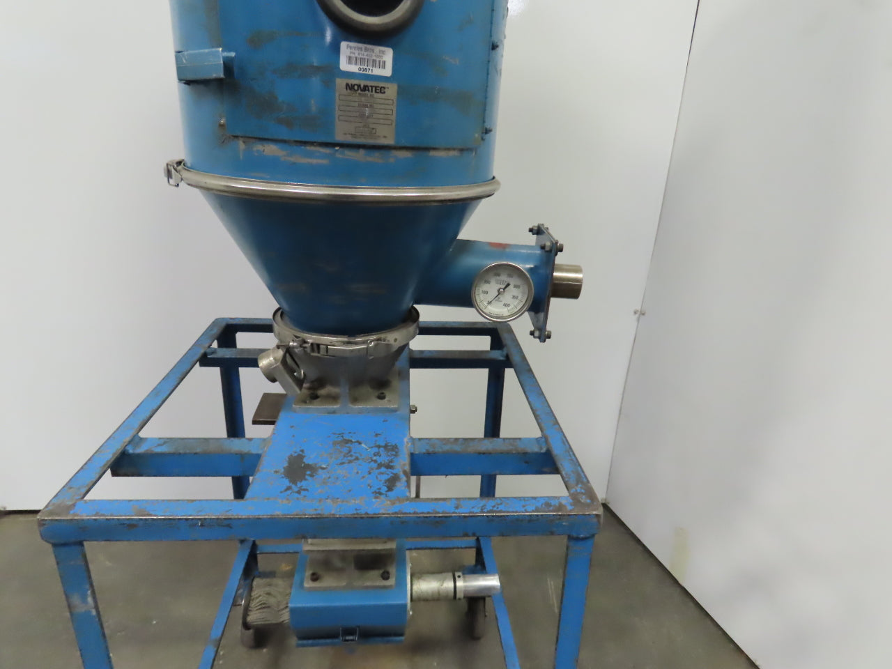 Novatec MD-Hopper 100lb Capacity W/Magnetic Drawer Separator