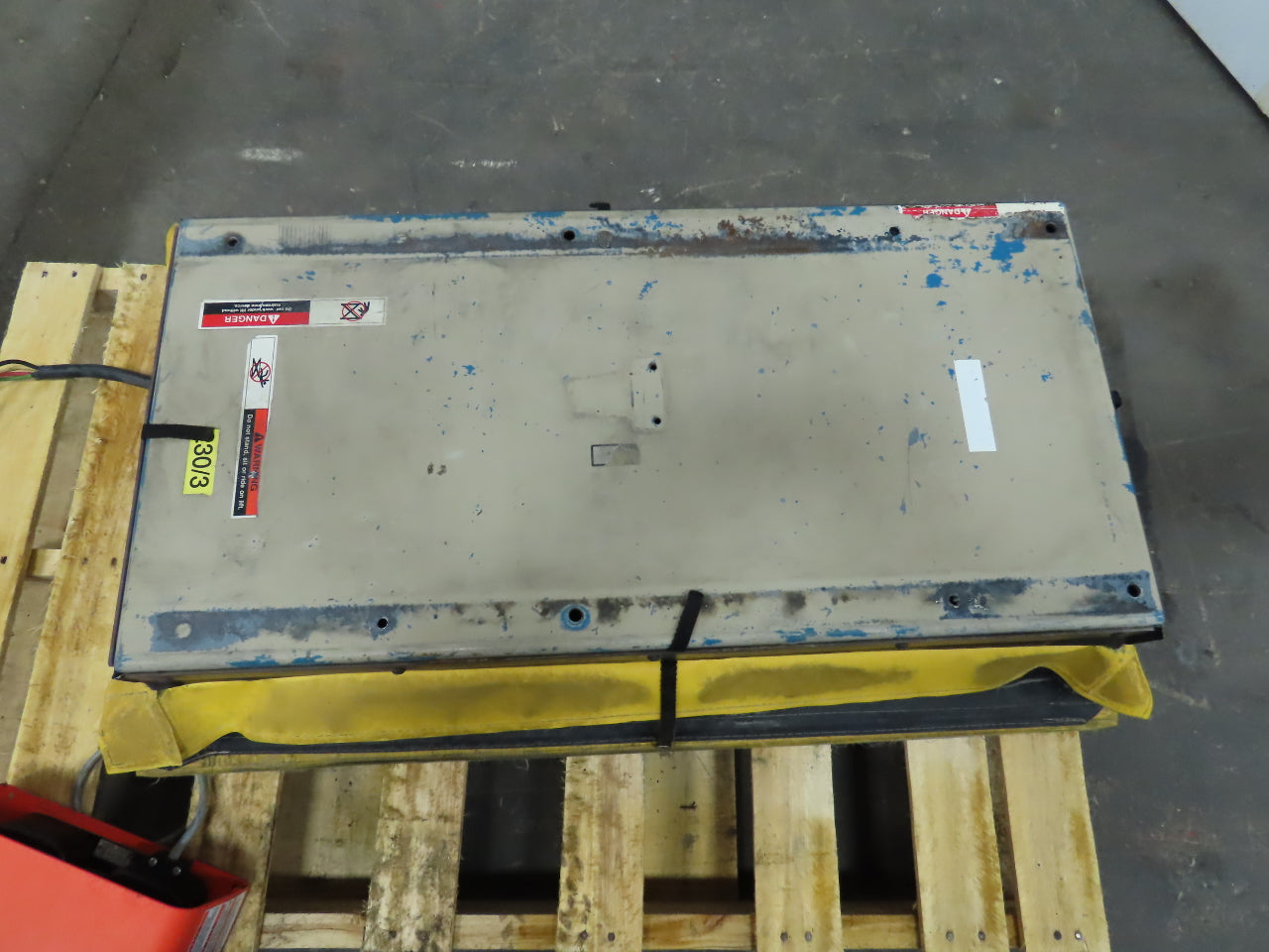 800LB Cap 33"x16" Hydraulic Scissor Lift Table 10-3/4"-42"H 208-230/460V 3Ph