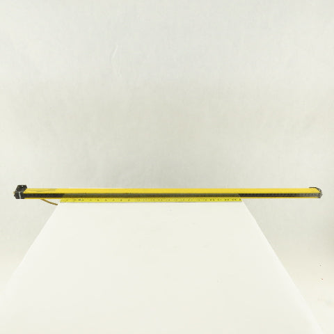 Banner USE4012YP2 Micro-Screen V Series Safety Light Curtain Emitter Sensor