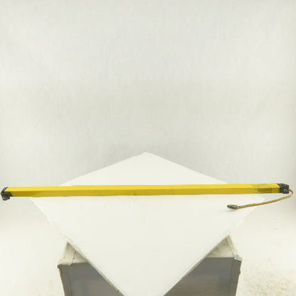 Banner USE4012YP2 Micro-Screen V Series Safety Light Curtain Emitter Sensor
