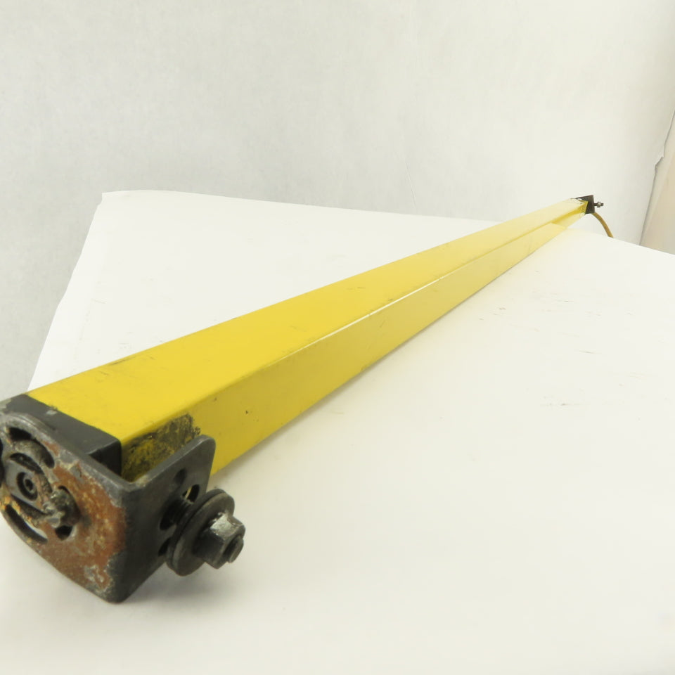Banner USE4012YP2 Micro-Screen V Series Safety Light Curtain Emitter Sensor
