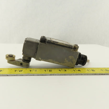 Omron D4B-2511N 400V 2A Cam Roller Rocker Limit Switch