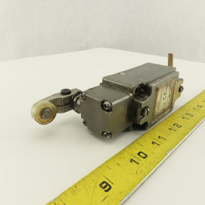 Omron D4B-2511N 400V 2A Cam Roller Rocker Limit Switch