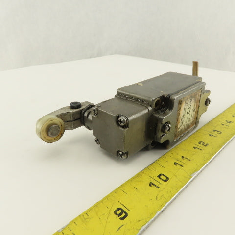 Omron D4B-2511N 400V 2A Cam Roller Rocker Limit Switch