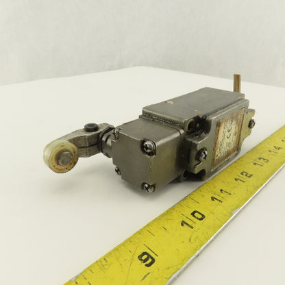 Omron D4B-2511N 400V 2A Cam Roller Rocker Limit Switch