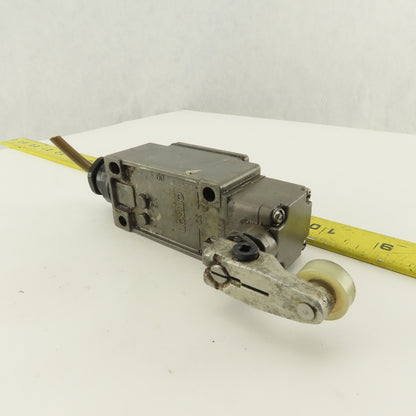 Omron D4B-2511N 400V 2A Cam Roller Rocker Limit Switch