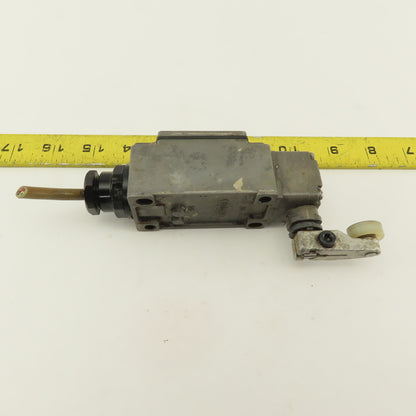 Omron D4B-2511N 400V 2A Cam Roller Rocker Limit Switch