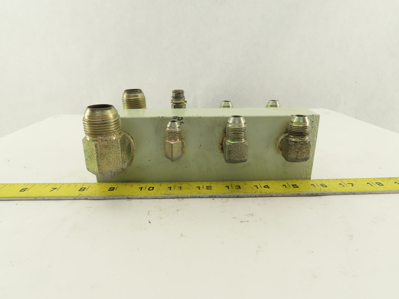 8 Port Parallel Steel Block Hydraulic Manifold – Bullseye Industrial Sales