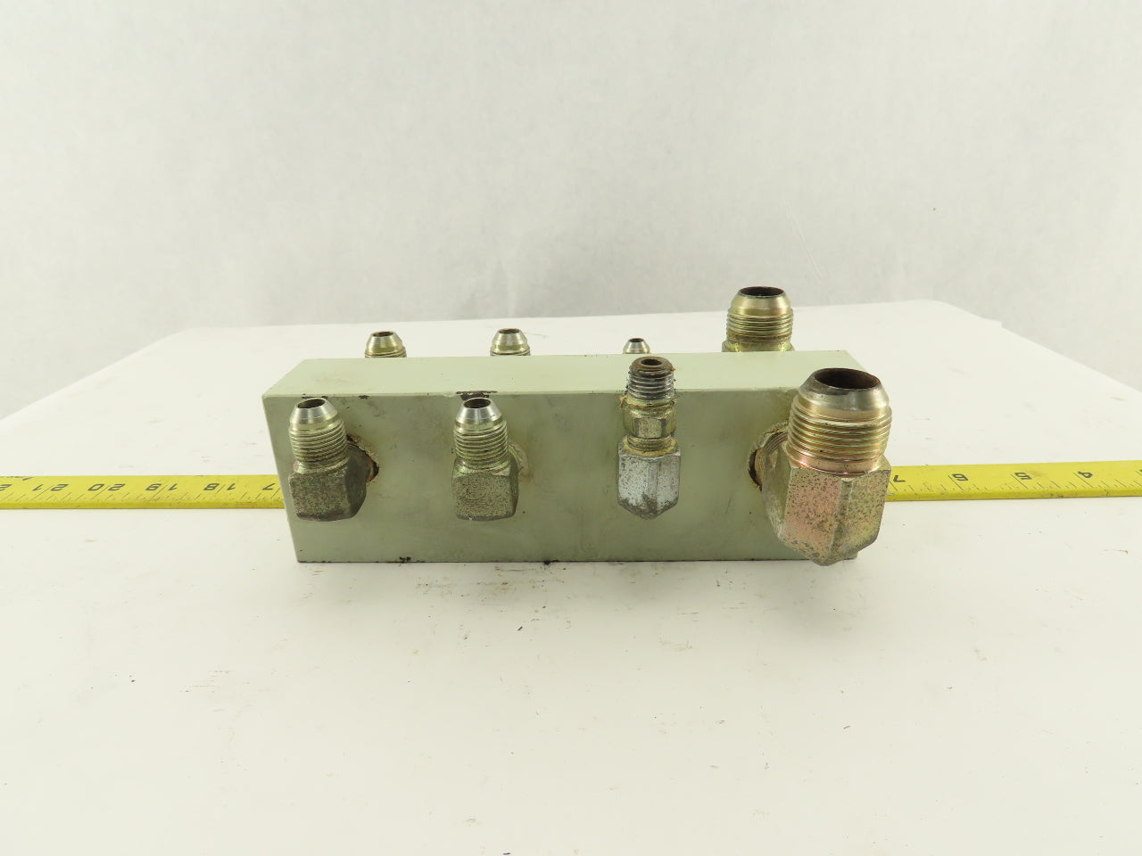 8 Port Parallel Steel Block Hydraulic Manifold – Bullseye Industrial Sales
