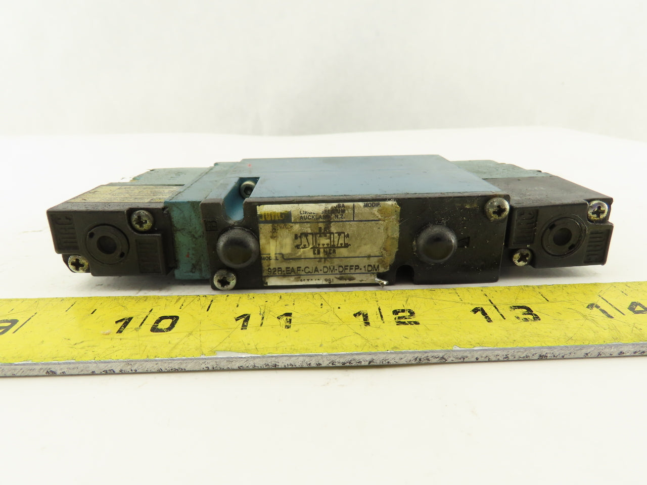 MAC 92B-EAF-CJA-DM-DFFP-1DM 5/3 Way Closed Center Pneumatic Valve 24VDC Coil
