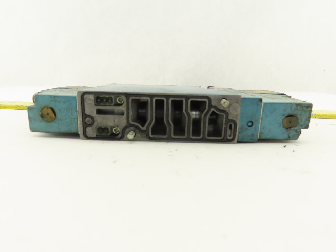 MAC 92B-EAF-CJA-DM-DFFP-1DM 5/3 Way Closed Center Pneumatic Valve 24VDC Coil