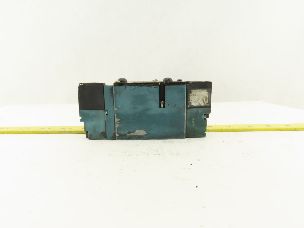 MAC 92B-EAF-CJA-DM-DFFP-1DM 5/3 Way Closed Center Pneumatic Valve 24VDC Coil