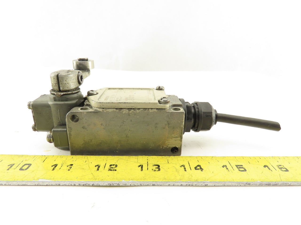 Omron WLCA2-2N 600V Rocker Cam Lever Limit Switch
