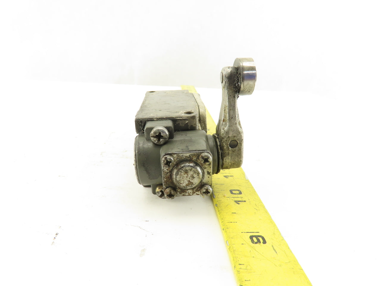 Omron WLCA2-2N 600V Rocker Cam Lever Limit Switch