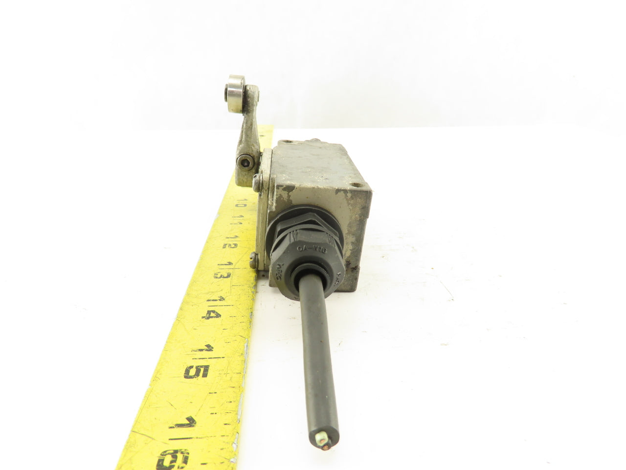 Omron WLCA2-2N 600V Rocker Cam Lever Limit Switch